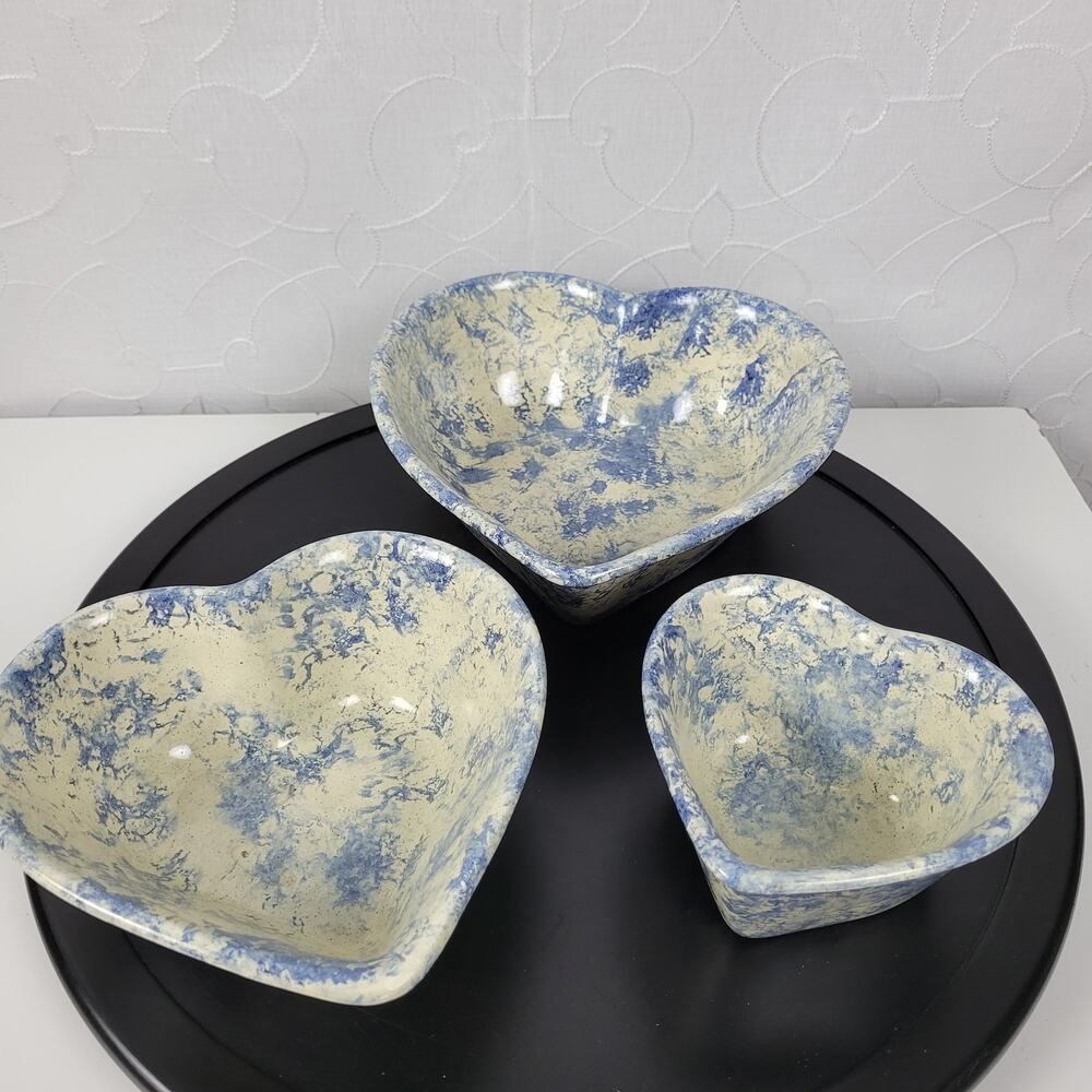Vintage 3 pcs Set Heart Shaped Nesting Bowls White Blue Sponge Paint Pottery Art